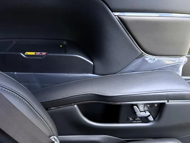 Toyota ALPHARD HYBRID SPACIOUS LOUNGE 2025 — миниатюра 5