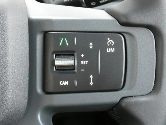 Land Rover Defender 90X-DYNAMIC HSE D350 2025 — миниатюра 2