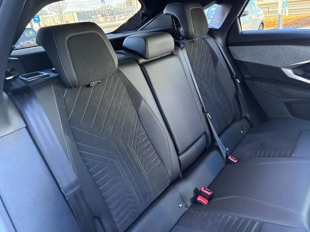 Peugeot 3008 GT HYBRID ALCANTARA PACKAGE 2025 — миниатюра 3