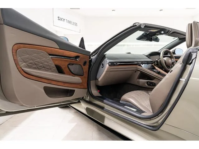 Aston Martin DB12 VOLANTE BASE GRADE 2024 — миниатюра 5