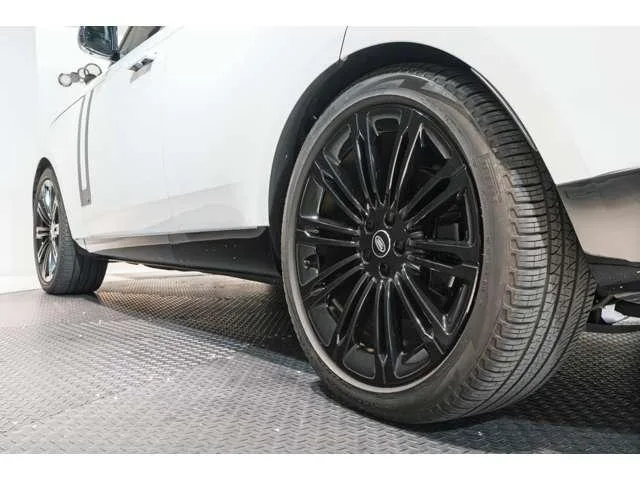 Land Rover Range Rover AUTOBIOGRAPHY D300 STANDARD WHEELBASE 2023 — миниатюра 5