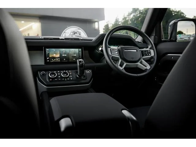 Land Rover Defender 2024 — миниатюра 3
