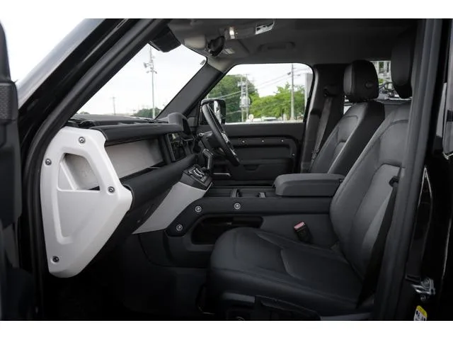 Land Rover Defender 2024 — миниатюра 4