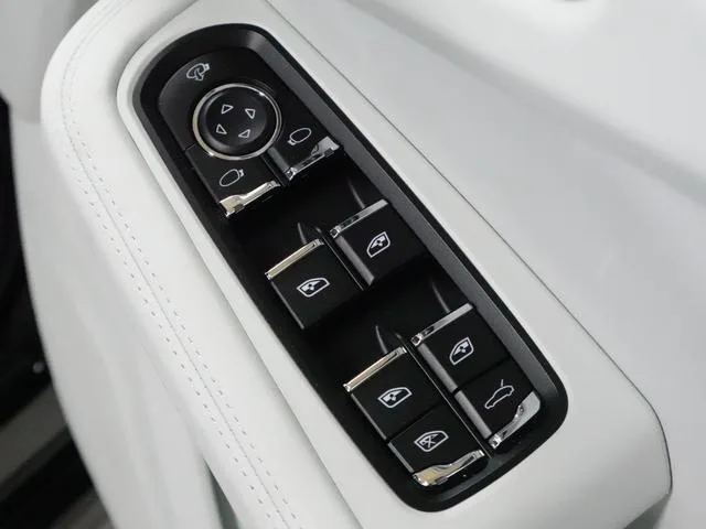 Porsche MACAN MACAN 2025 — миниатюра 3