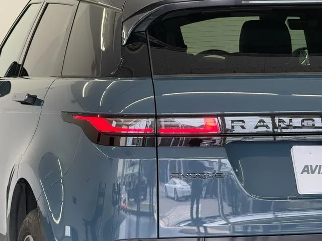 Land Rover Range Rover Evoque DYNAMIC HSE P250 2023 — миниатюра 2