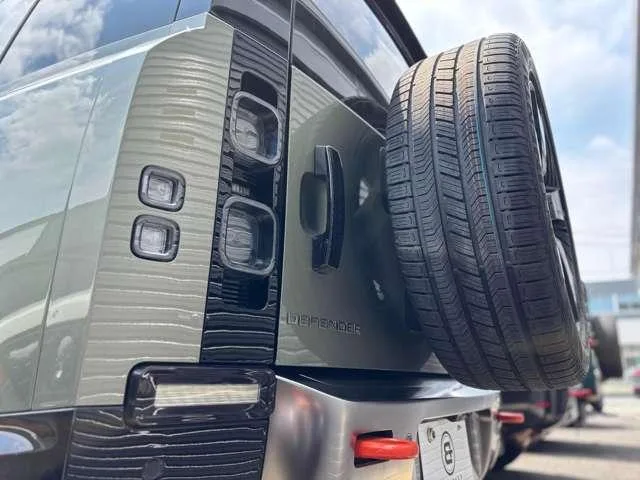 Land Rover DEFENDER 110X D300 2023 — миниатюра 4