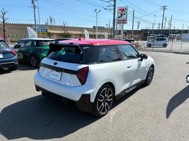 MINI MINI COOPER SE JOHN COOPER WORKS TRIM 2024 — миниатюра 2