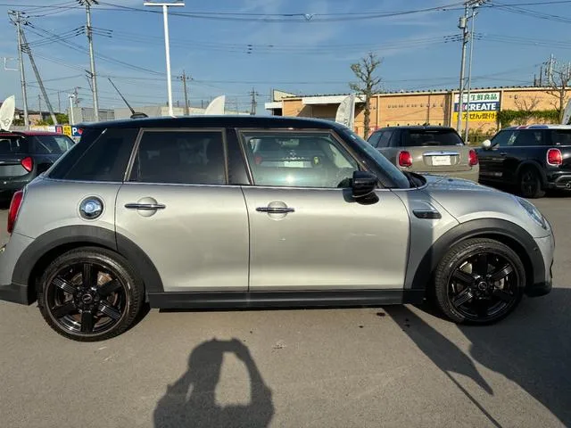 MINI MINI COOPER SD CLASSIC TRIM 2023 — миниатюра 2