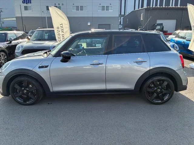 MINI MINI COOPER SD CLASSIC TRIM 2023 — миниатюра 3