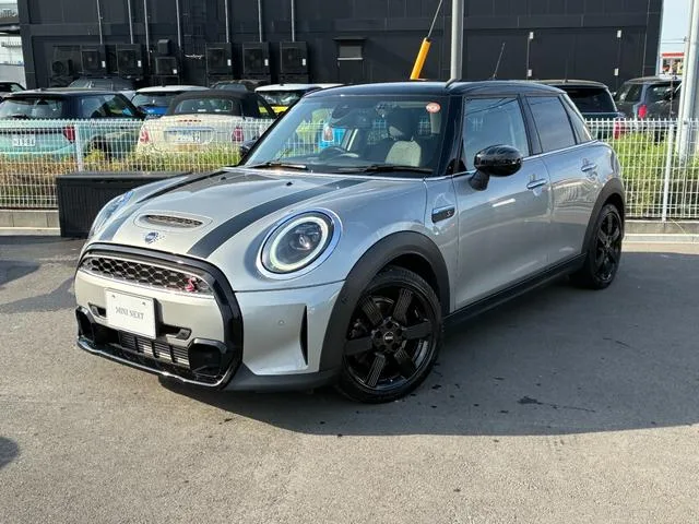 MINI MINI COOPER SD CLASSIC TRIM 2023 — фото 1, купить с доставкой в Москву