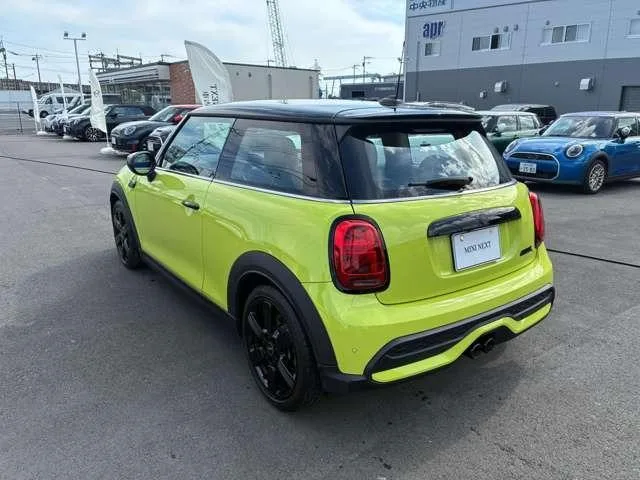MINI MINI COOPER S PREMIUM PLUS PACKAGE CLASSIC TRIM 2023 — миниатюра 2
