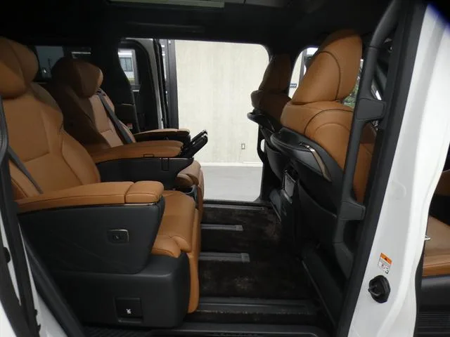 Toyota VELLFIRE HYBRID EXECUTIVE LOUNGE 2024 — миниатюра 3