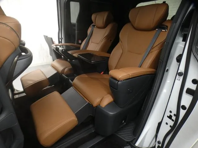 Toyota VELLFIRE HYBRID EXECUTIVE LOUNGE 2024 — миниатюра 5