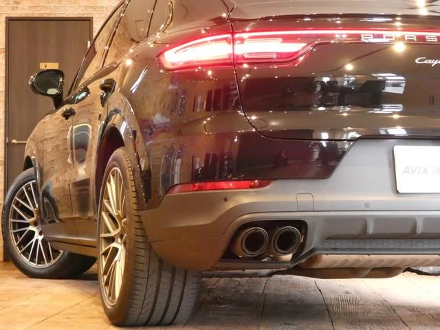 Porsche CAYENNE COUPE CAYENNE COUPE PLATINUM EDITION 2022 — миниатюра 2