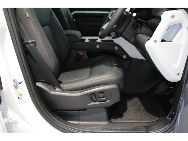 Land Rover Defender 110X-DYNAMIC SE P300 2024 — миниатюра 4