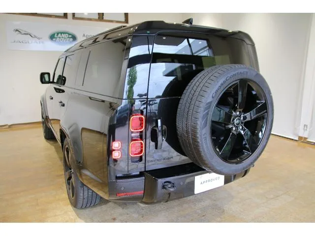 Land Rover Defender 130X-DYNAMIC SE D350 2025 — миниатюра 2