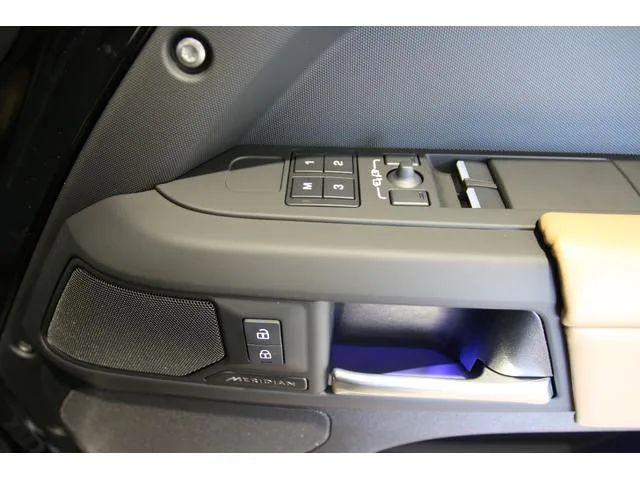 Land Rover Defender 90X-DYNAMIC HSE D350 2025 — миниатюра 4