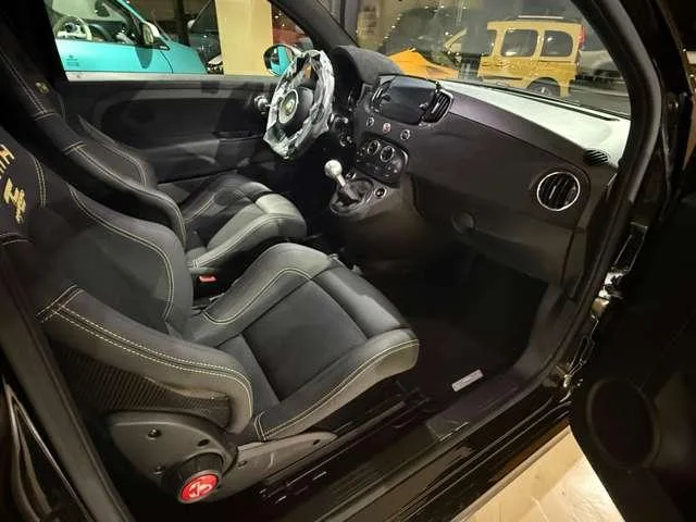 Abarth ABARTH 695 70 ANNIVERSARIO BASE GRADE 2024 — миниатюра 5