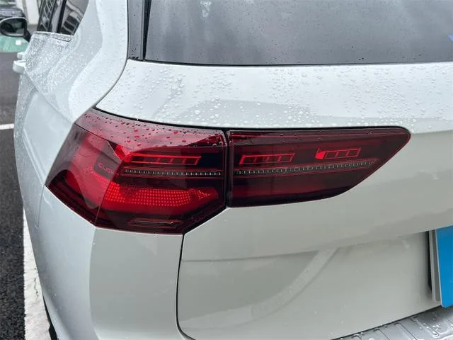 Volkswagen GOLF VARIANT TDI R LINE PLATINUM EDITION 2023 — миниатюра 5
