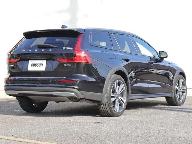 Volvo V60 CROSS COUNTRY ULTIMATE B5 AWD 2022 — миниатюра 3