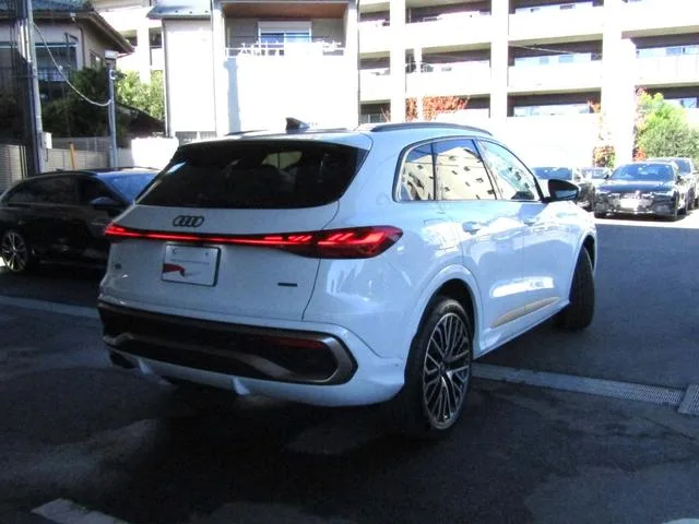 Audi Q5 EDITION ONE 2025 — миниатюра 2