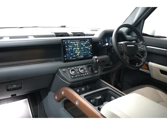 Land Rover Defender 110X-DYNAMIC HSE D300 2024 — миниатюра 3