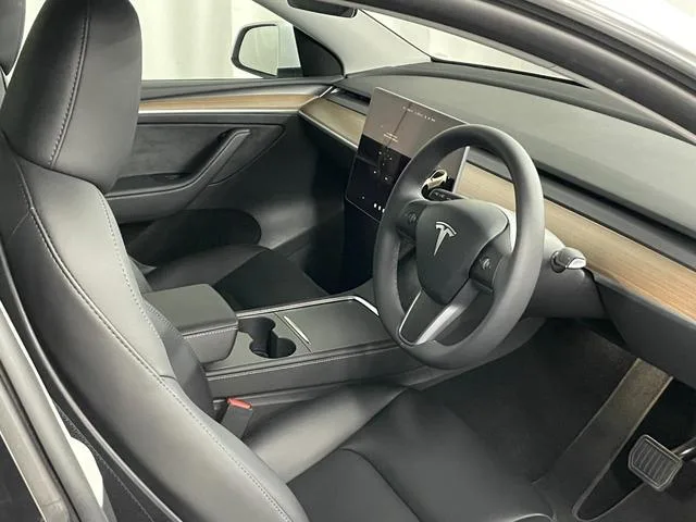 Tesla MODEL Y RWD 2024 — миниатюра 3