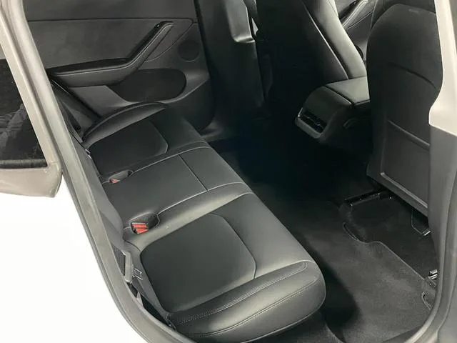 Tesla MODEL Y RWD 2024 — миниатюра 4