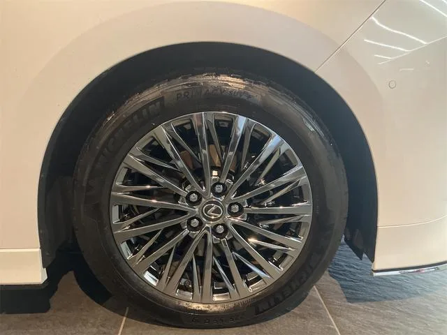 Lexus LM LM500H VERSION L 2025 — миниатюра 3