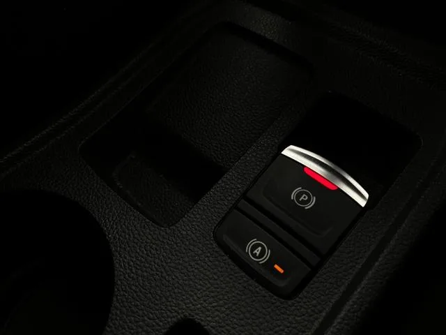 Renault LUTECIA ESPRIT ALPINE FULL HYBRID E-TECH 2025 — миниатюра 4