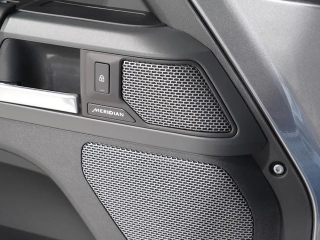 Land Rover Defender 90X D300 2024 — миниатюра 4