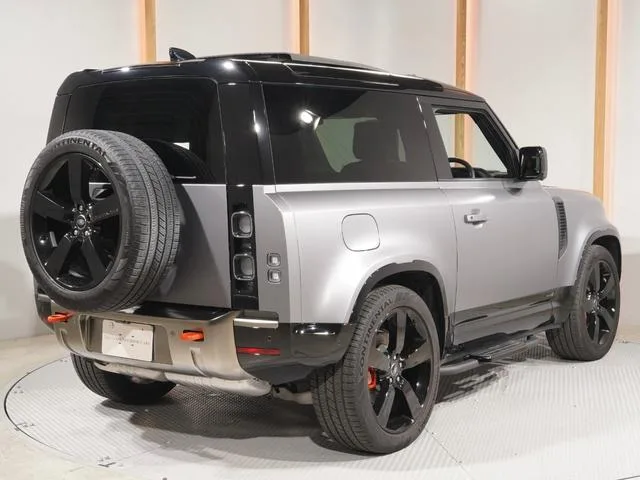 Land Rover Defender 90X D300 2024 — миниатюра 5