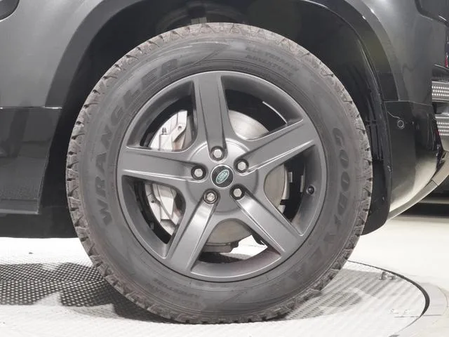 Land Rover Defender 110X-DYNAMIC SE D300 2024 — миниатюра 3
