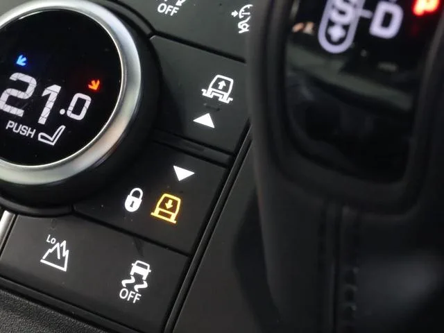 Land Rover Defender 110X-DYNAMIC HSE D350 2025 — миниатюра 2