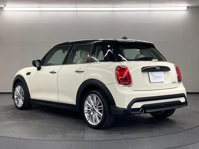 MINI MINI COOPER D PREMIUM PLUS PACKAGE CLASSIC TRIM 2023 — миниатюра 3