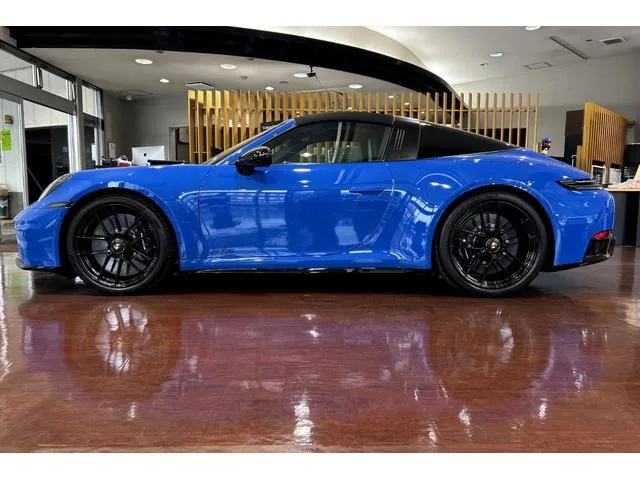 Porsche 911 911 TARGA 4 GTS 2025 — миниатюра 2