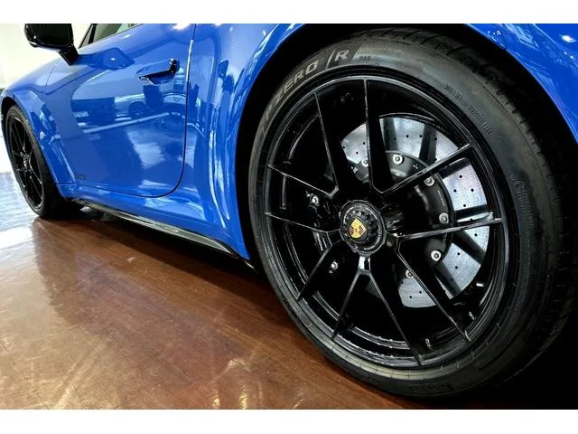Porsche 911 911 TARGA 4 GTS 2025 — миниатюра 3