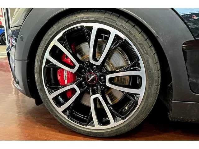 MINI MINI JCW CLUBMAN PREMIUM PLUS PACKAGE JOHN COOPER WORKS TRIM 2023 — миниатюра 2