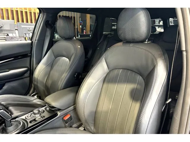 MINI MINI JCW CLUBMAN PREMIUM PLUS PACKAGE JOHN COOPER WORKS TRIM 2023 — миниатюра 3