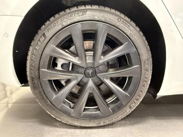 Tesla MODEL 3 BASE GRADE 2022 — миниатюра 2