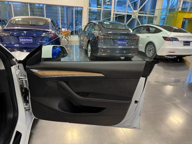 Tesla MODEL 3 BASE GRADE 2022 — миниатюра 4