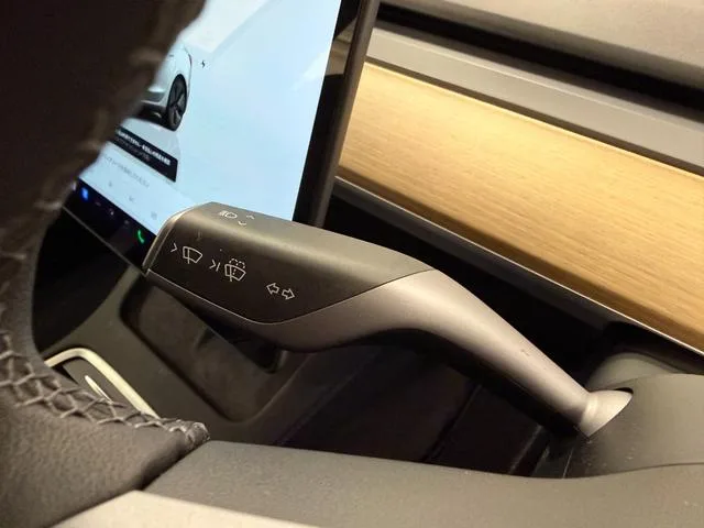 Tesla MODEL 3 BASE GRADE 2022 — миниатюра 5