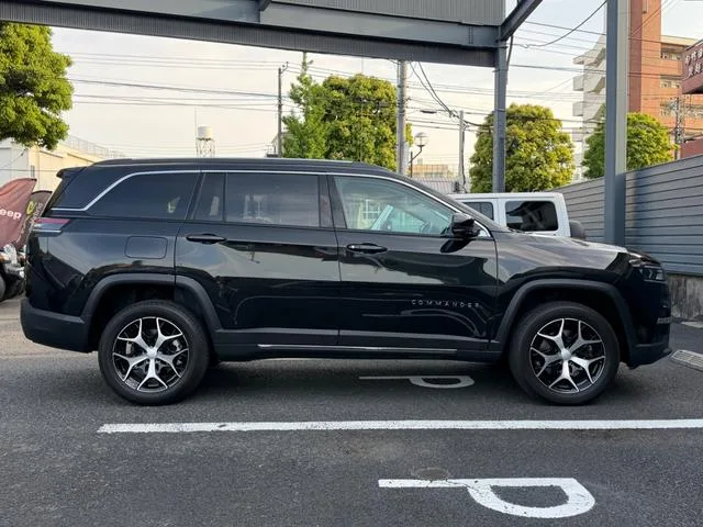 Chrysler Jeep JEEP COMMANDER LIMITED 2023 — миниатюра 2