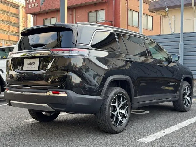 Chrysler Jeep JEEP COMMANDER LIMITED 2023 — миниатюра 3