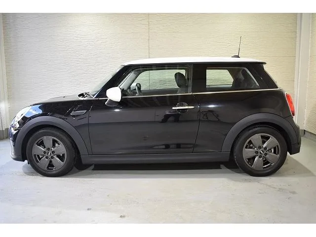 MINI MINI COOPER D CLASSIC TRIM 2022 — миниатюра 2