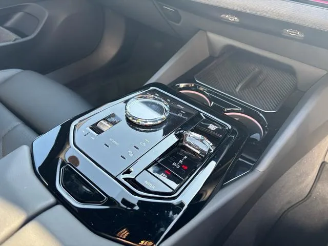 BMW 5 SERIES 523i TOURING M-SPORT 2025 — миниатюра 4