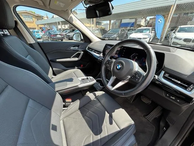 BMW X1 X DRIVE 20I X LINE 2023 — миниатюра 3