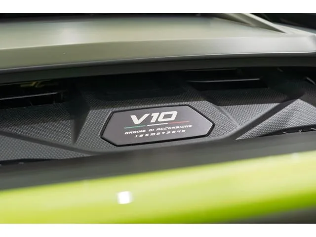 Lamborghini HURACAN STERRATO 2024 — миниатюра 5