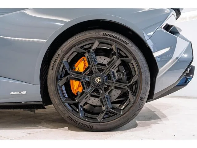 Lamborghini Huracan TECNICA 2025 — миниатюра 4