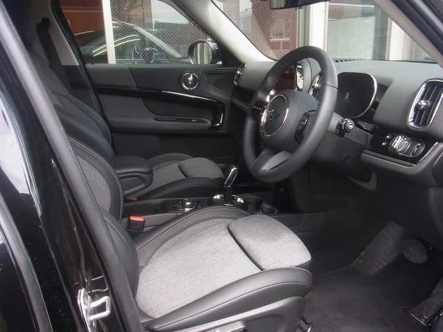 MINI MINI COOPER D CROSSOVER ALL4 PREMIUM PLUS PACKAGE CLASSIC TRIM 2023 — миниатюра 3